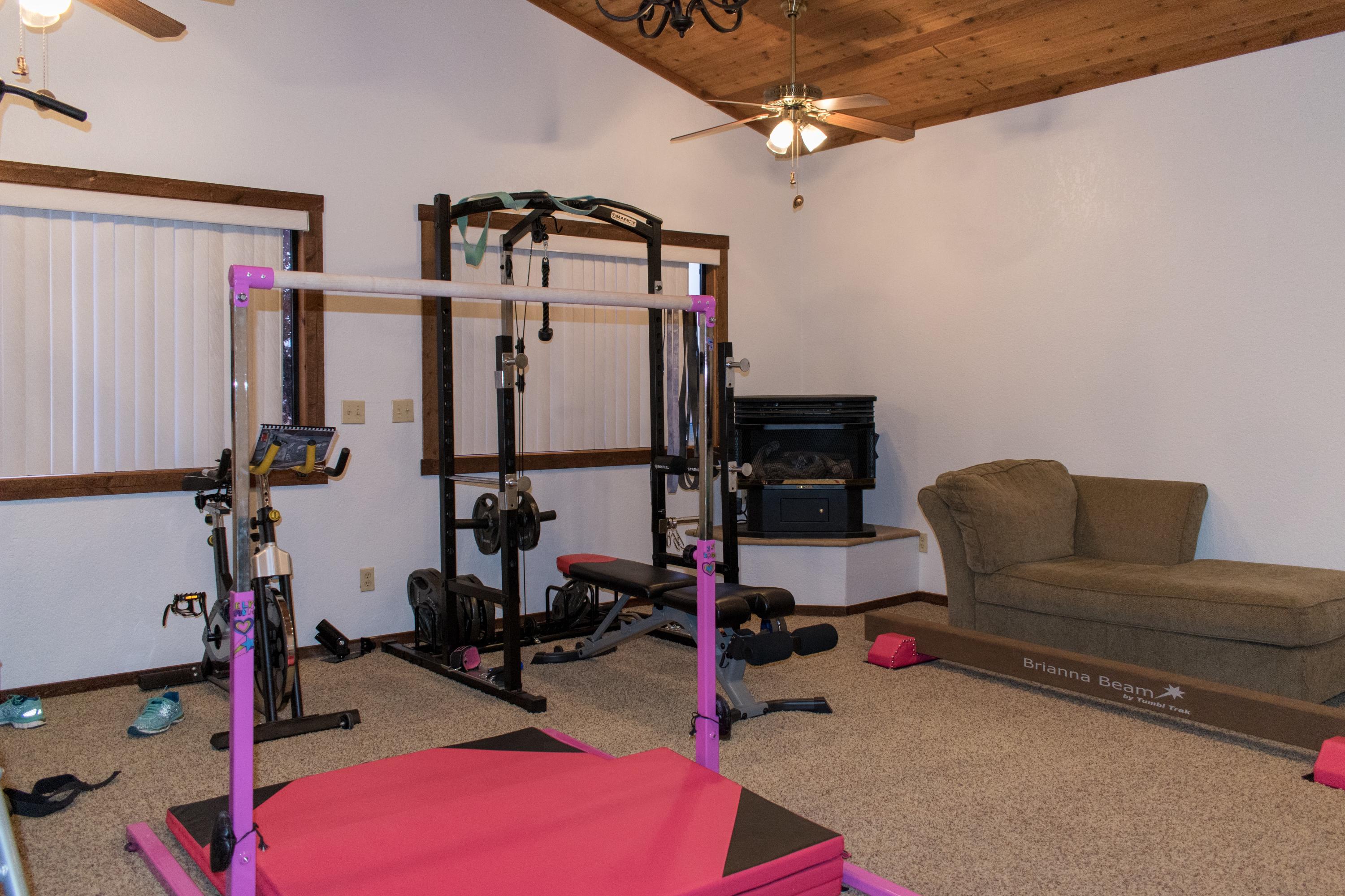 21175 Ridgeway Drive Tehachapi, CA 93561 - Photo 26 of 45 a view of a room with gym equipment