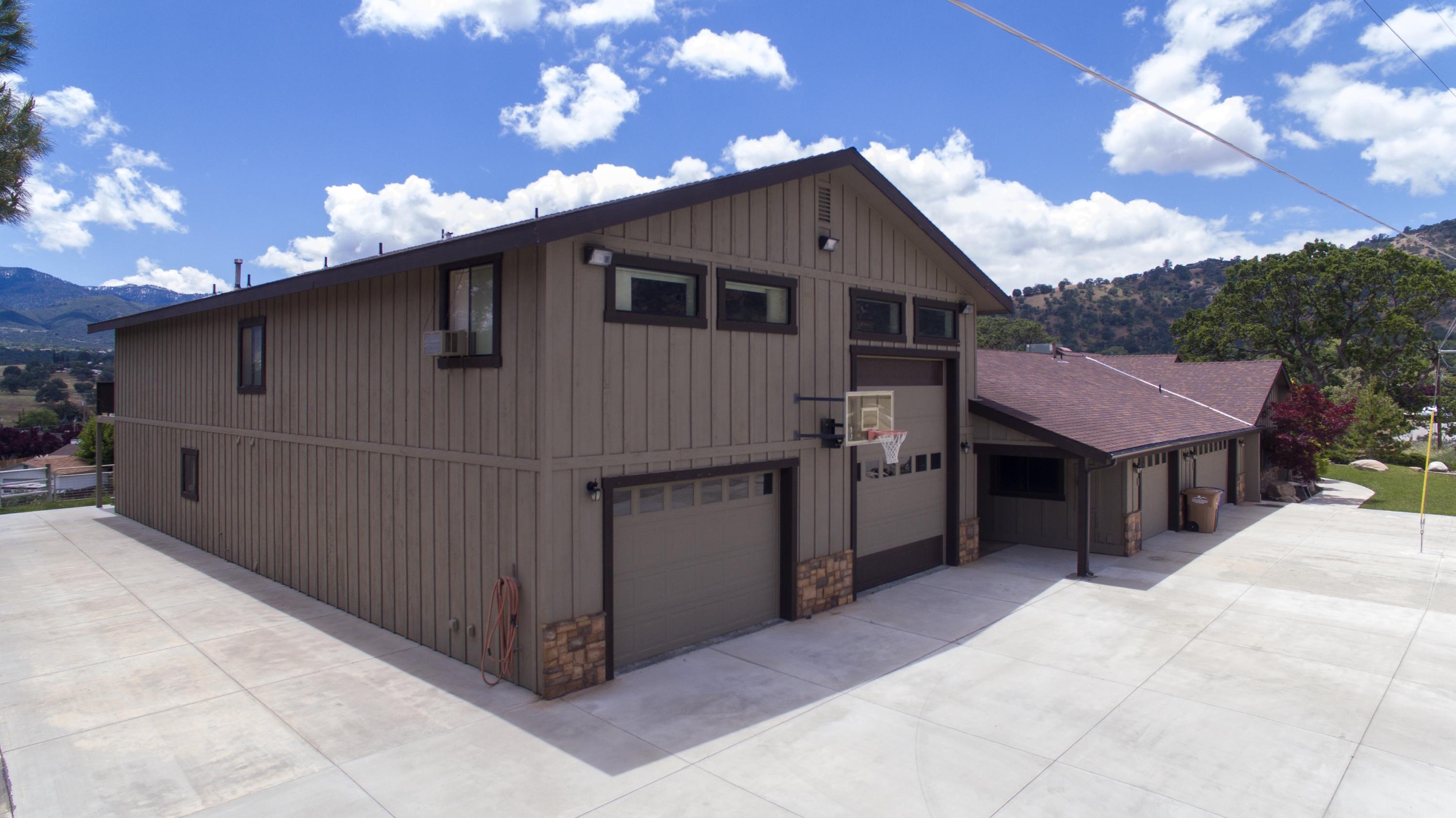 21175 Ridgeway Drive Tehachapi, CA 93561 - Photo 4 of 45 a view of a house with a yard