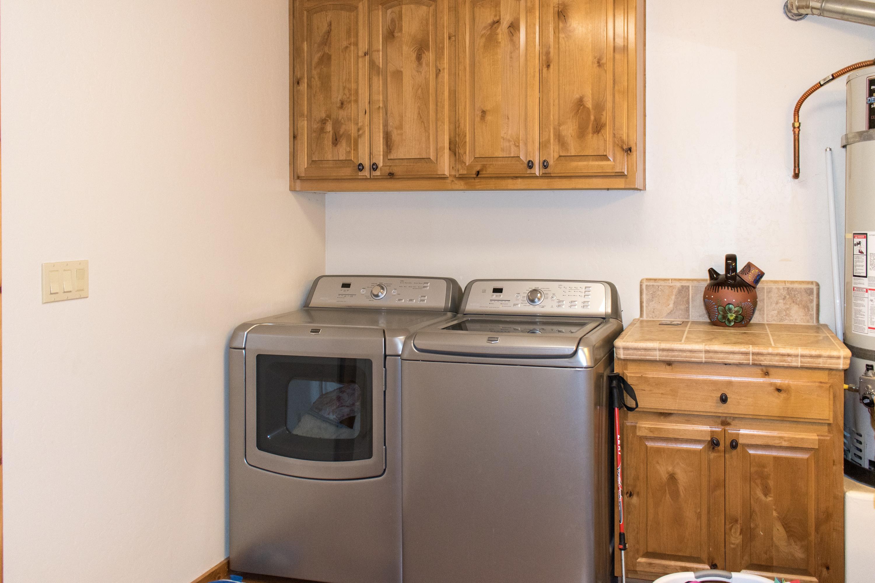21175 Ridgeway Drive Tehachapi, CA 93561 - Photo 41 of 45 a utility room with dryer and washer