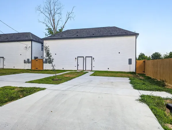 $1,324 | 6811 Glass Street, Unit B, Houston, TX 77016