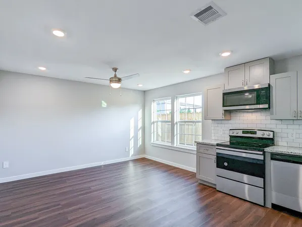 $1,324 | 6811 Glass Street, Unit B, Houston, TX 77016