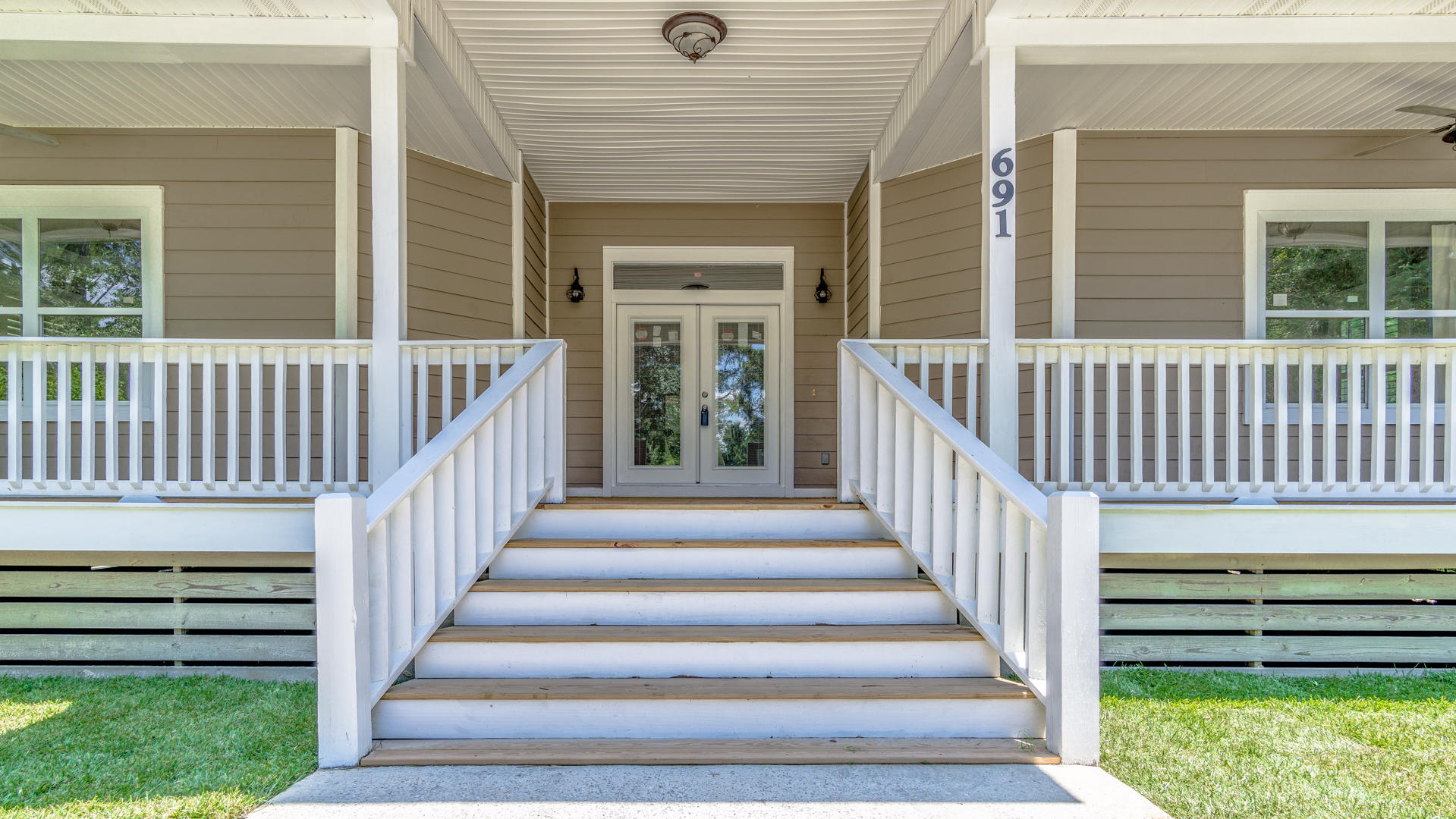 691 Mallet Bayou Road Freeport, FL 32439 - Photo 49 of 49 a view of entryway with a front door