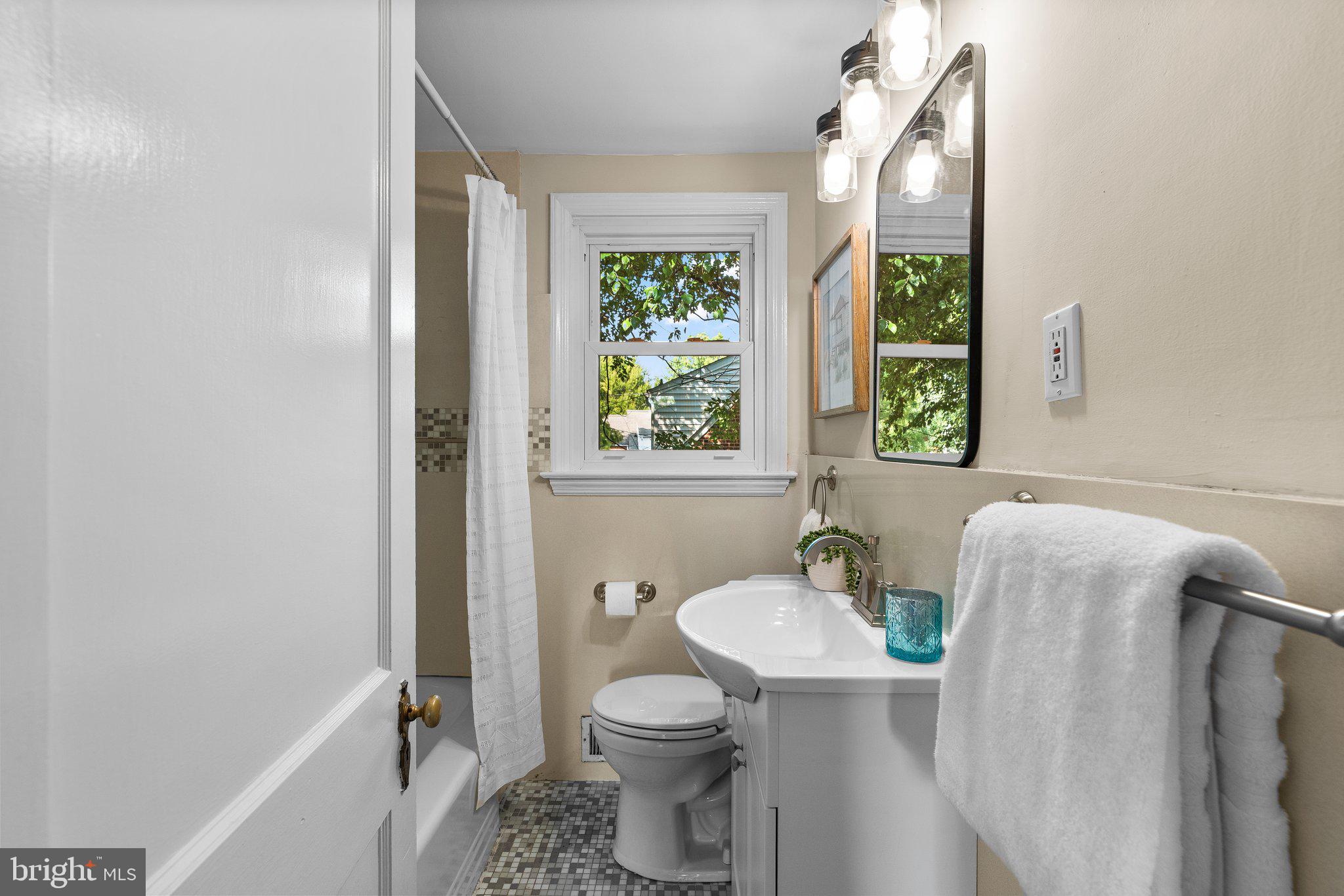 10 Tanglewood Road Catonsville, MD 21228 - Photo 24 of 48 Updated bathroom