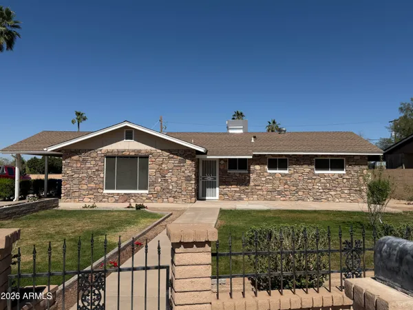 $2,700 | 2 East Piedmont Road, Phoenix, AZ 85042