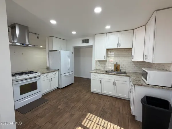 $2,700 | 2 East Piedmont Road, Phoenix, AZ 85042