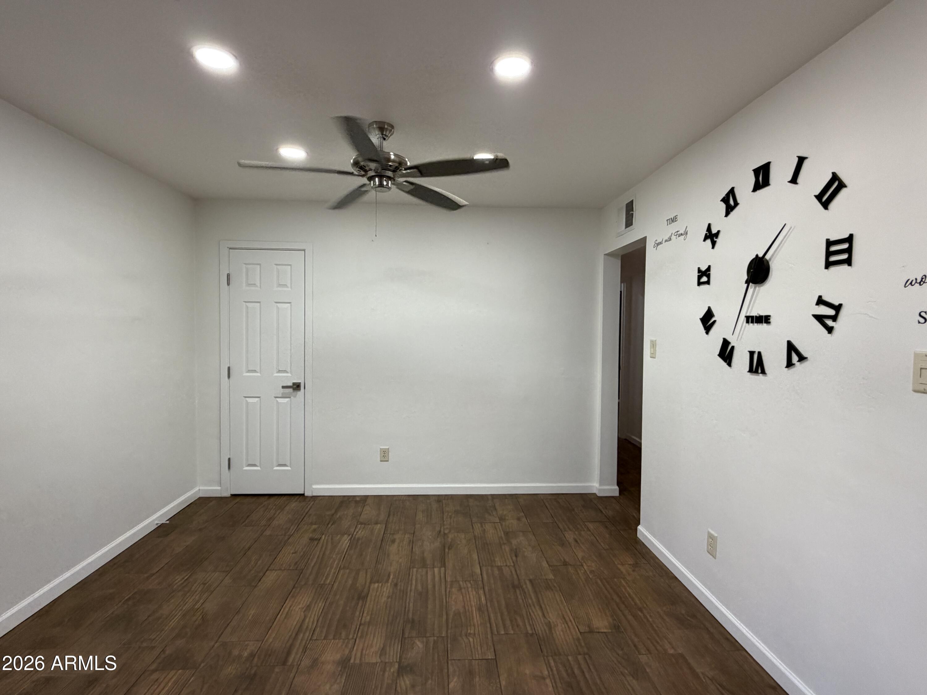 2 East Piedmont Road Phoenix, AZ 85042 - Photo 4 of 13 Family room