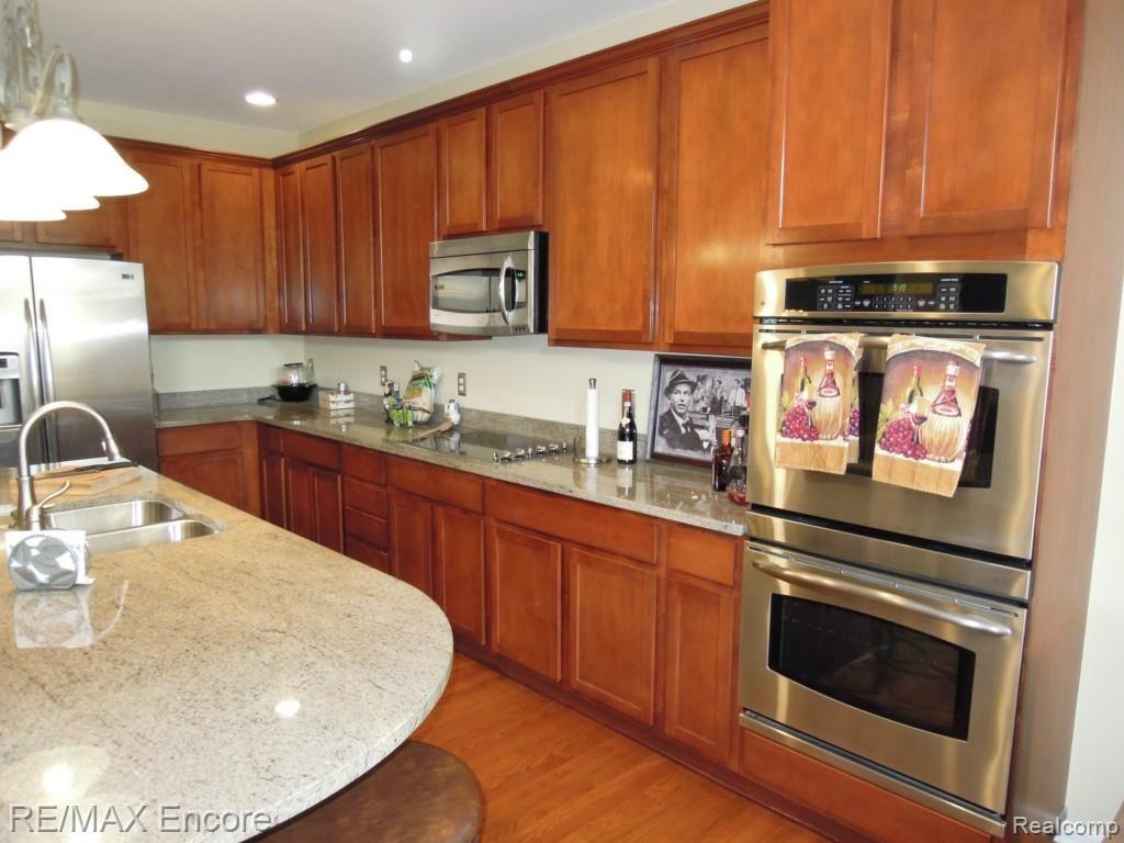 3822 Windingbrook Circle, Unit 8 Rochester Hills, MI 48309 - Photo 20 of 64