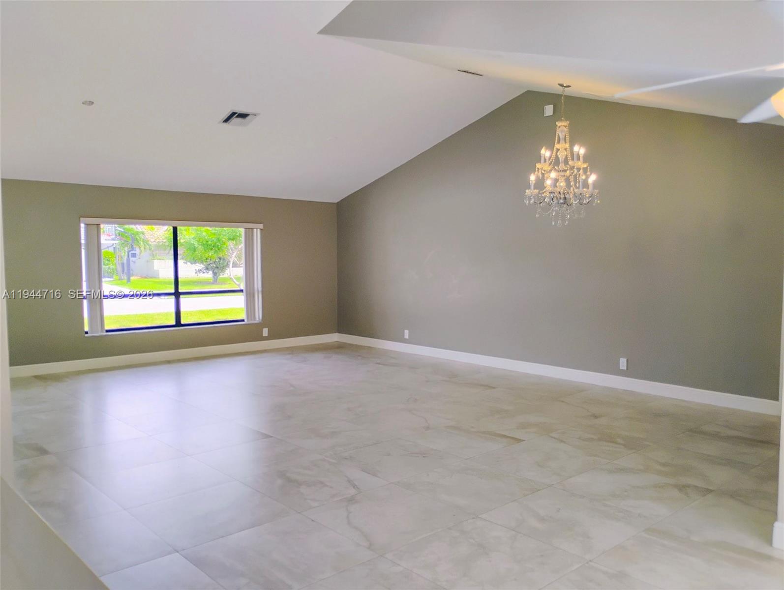 9654 Sun Pointe Drive Boynton Beach, FL 33437 - Photo 5 of 52