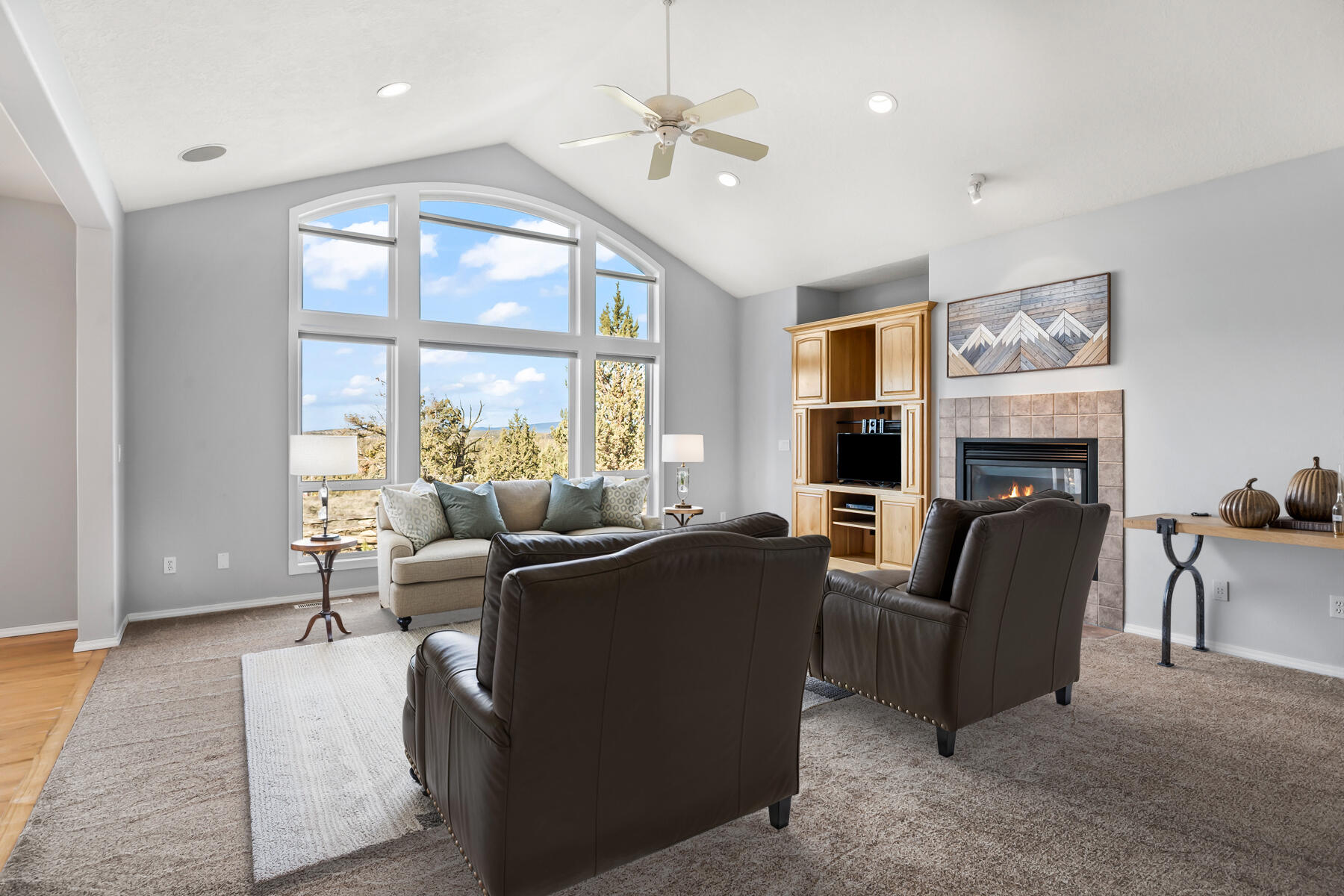 17040 Southwest Steelhead Road Terrebonne, OR 97760 - Photo 15 of 67 Living room 3