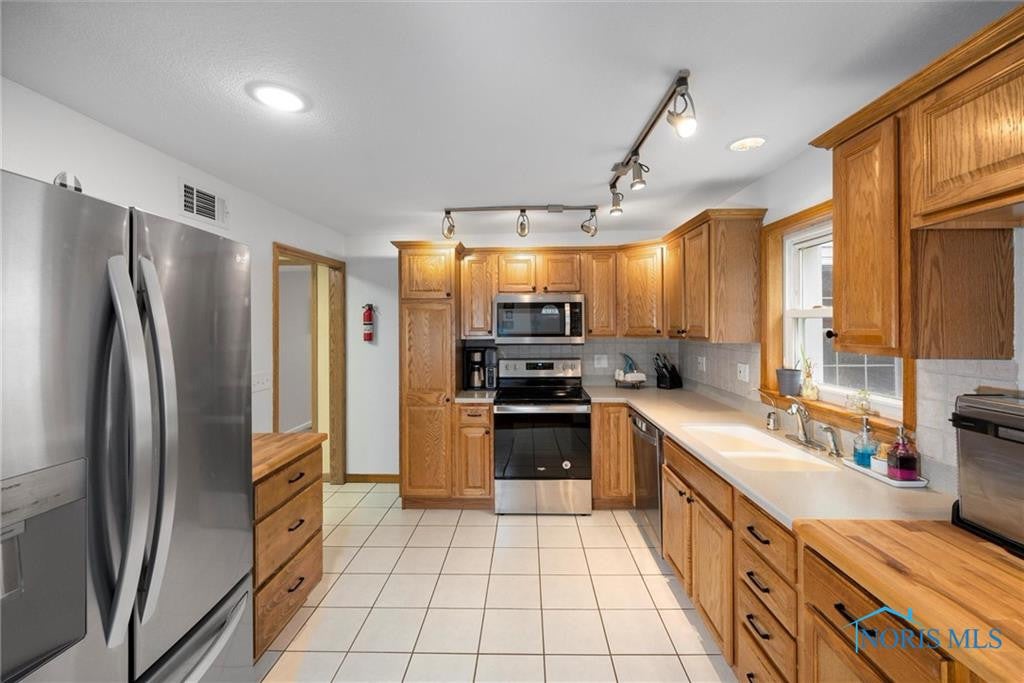 23329 West Hellwig Road Genoa, OH 43430 - Photo 12 of 26 Gallery Image 12