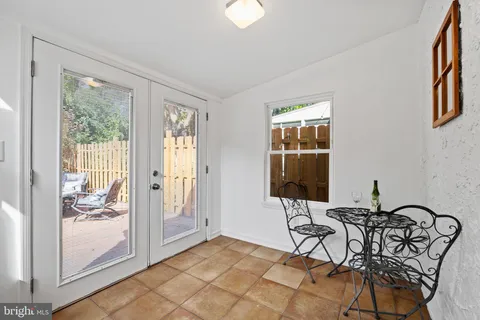 a view of a livingroom with furniture and windows