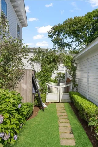 $5,000 | 729 Bellevue Avenue, Unit COTTAGE, Newport, RI 02840