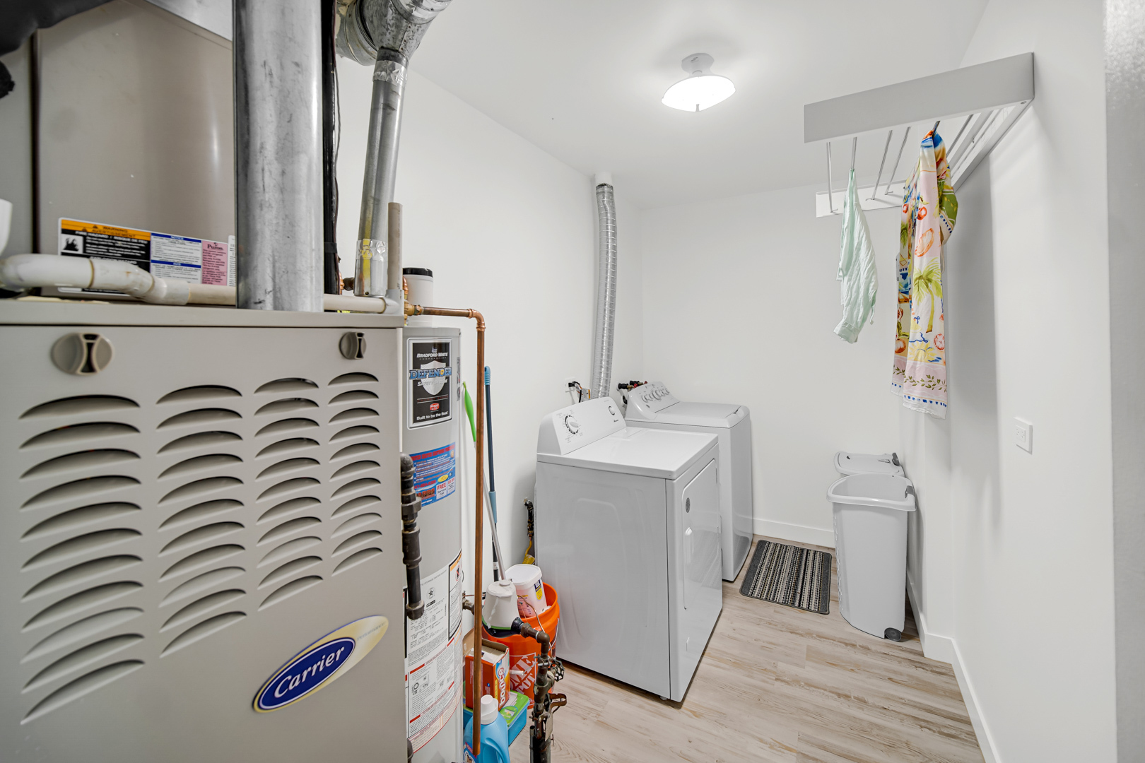 1485 Chippewa Trail Wheeling, IL 60090 - Photo 15 of 16 a bathroom with a sink and a mirror