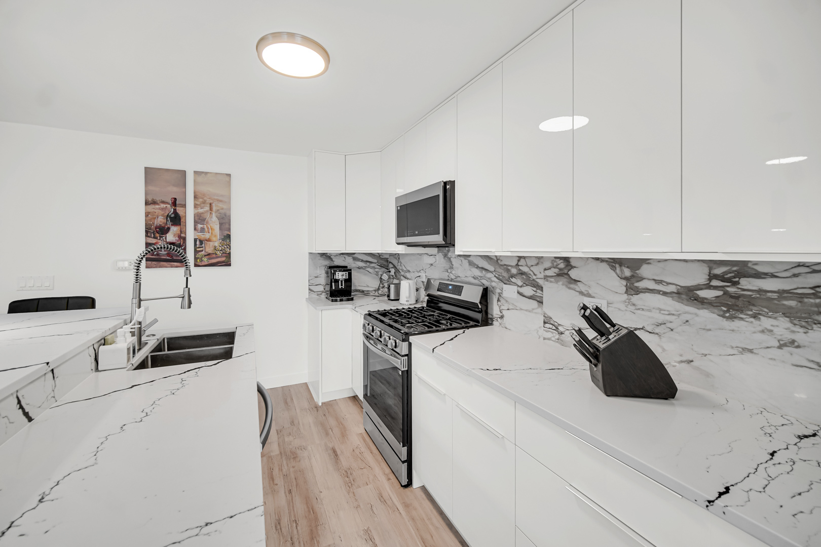 1485 Chippewa Trail Wheeling, IL 60090 - Photo 4 of 16 a kitchen with a sink appliances and cabinets