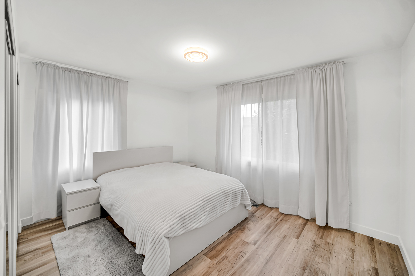 1485 Chippewa Trail Wheeling, IL 60090 - Photo 8 of 16 a bedroom with a bed and a window