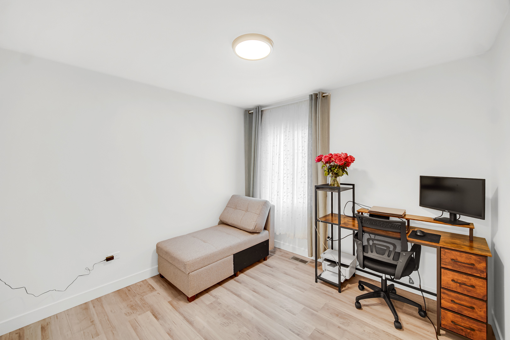 1485 Chippewa Trail Wheeling, IL 60090 - Photo 10 of 16 a living room with furniture and a flat screen tv
