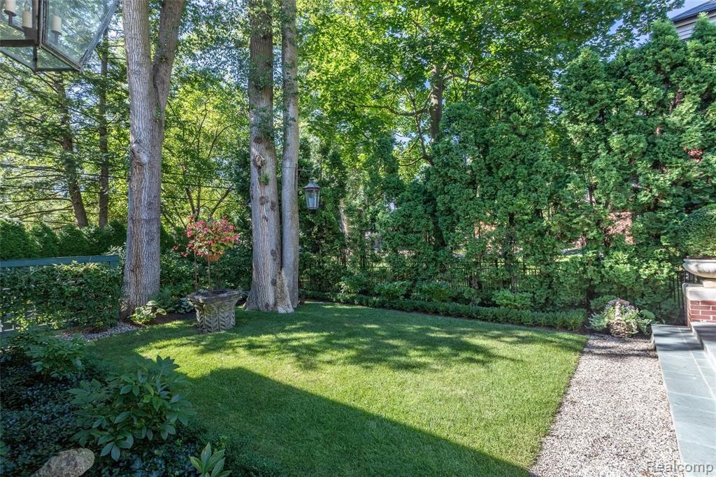 222 Aspen Road Birmingham, MI 48009 - Photo 7 of 50