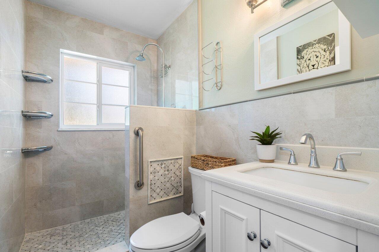 1051 Northwest 3rd Street Boca Raton, FL 33486 - Photo 21 of 31 Bathroom 2