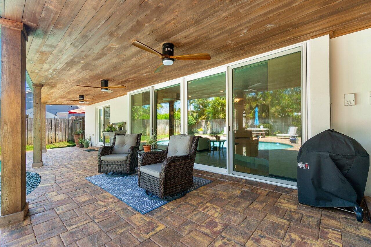 1051 Northwest 3rd Street Boca Raton, FL 33486 - Photo 25 of 31 Covered patio