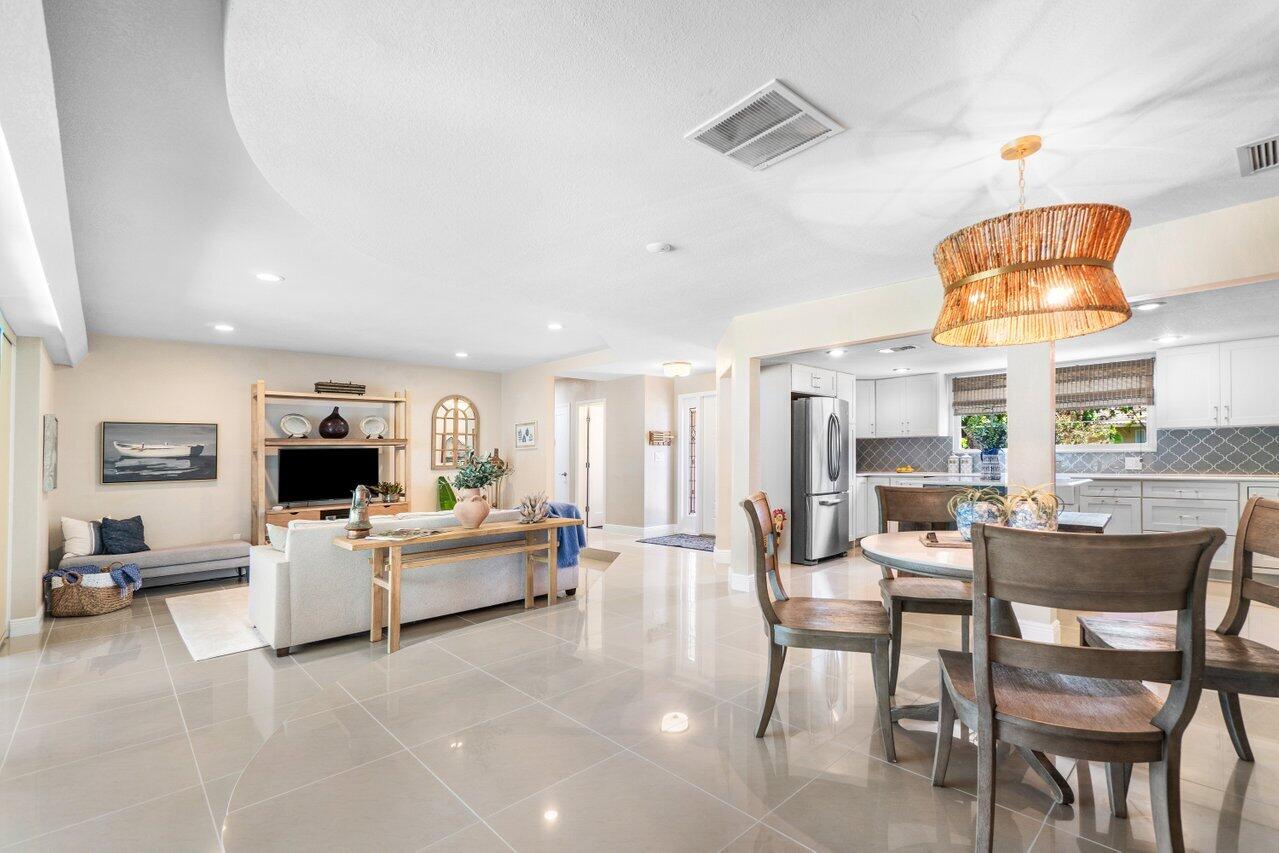 1051 Northwest 3rd Street Boca Raton, FL 33486 - Photo 5 of 31 Main living area