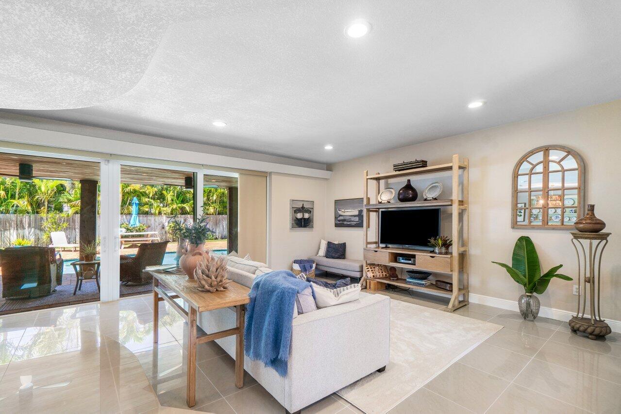 1051 Northwest 3rd Street Boca Raton, FL 33486 - Photo 7 of 31 Main living area