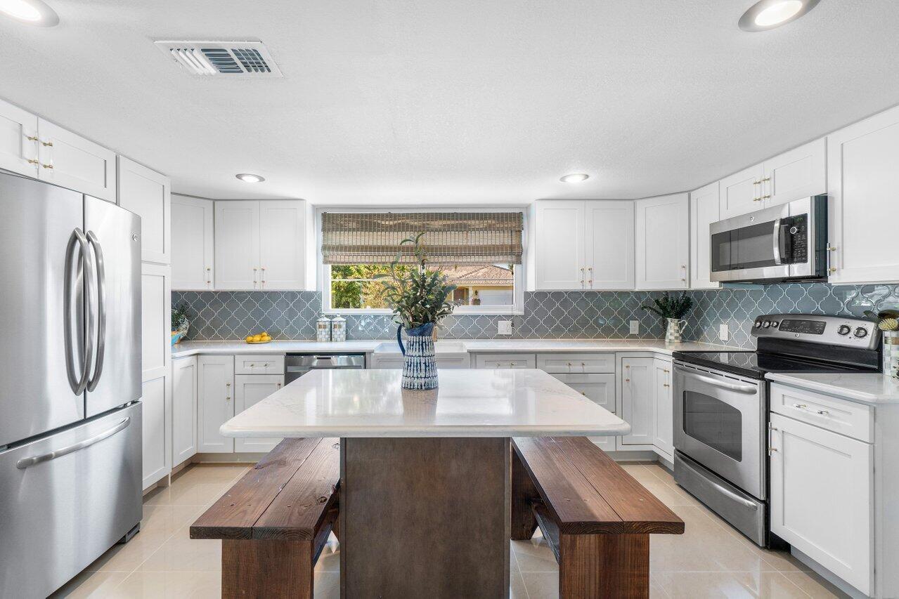 1051 Northwest 3rd Street Boca Raton, FL 33486 - Photo 8 of 31 Kitchen