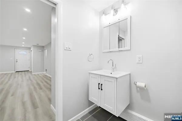 $2,750 | 210 River, New Milford, NJ 07646