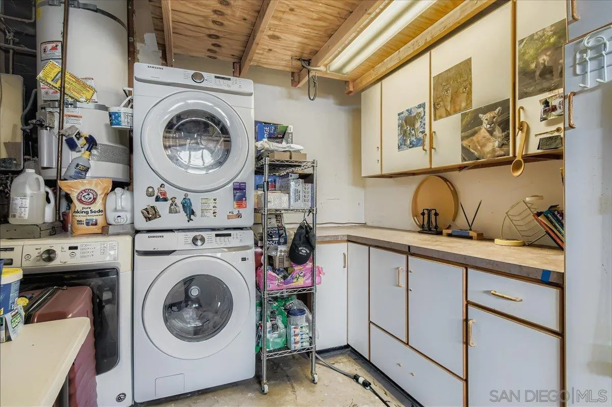 3275 East Virgo Road San Diego, CA 92105 - Photo 31 of 38 a utility room with dryer and washer