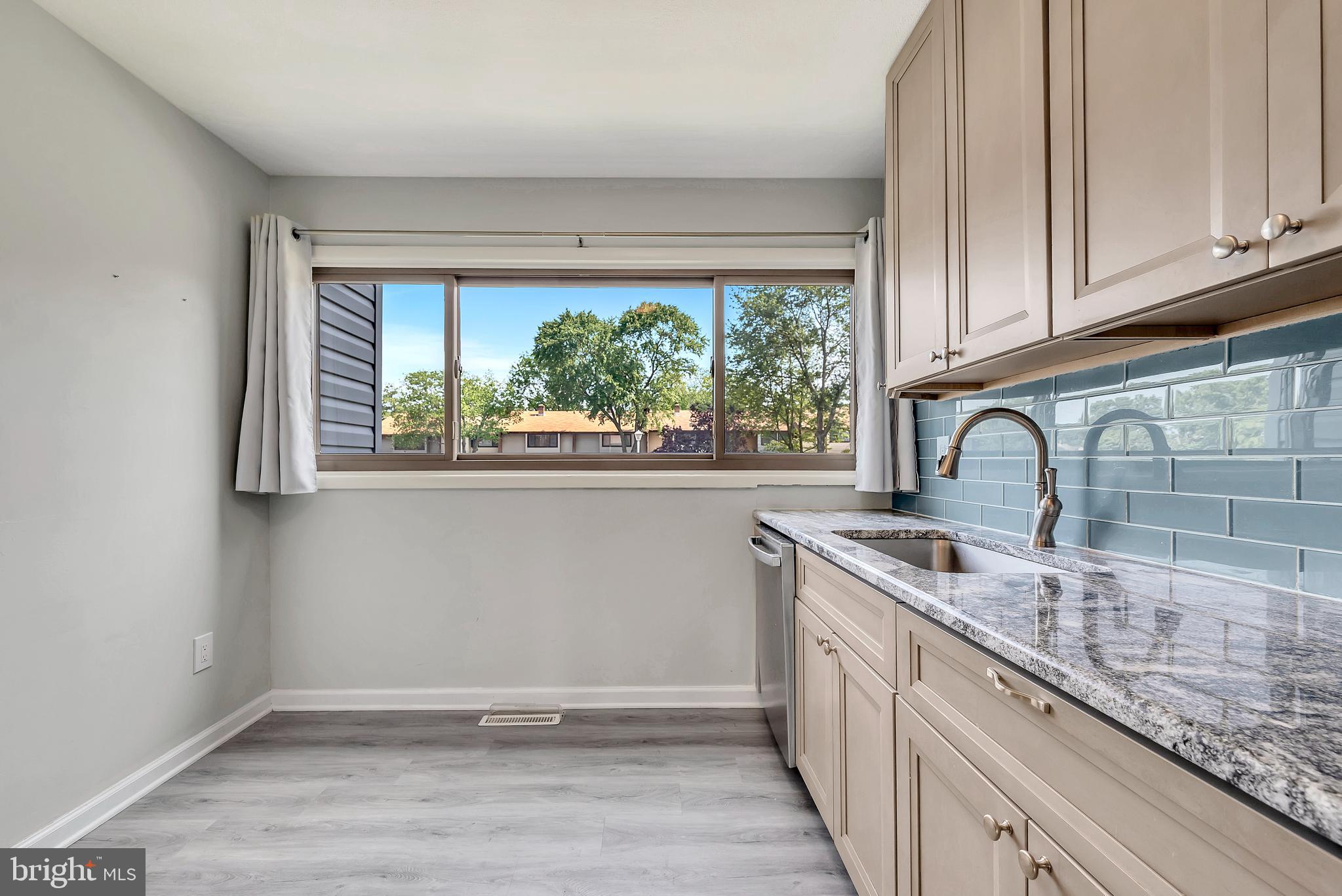 853 Jamestown Road East Windsor, NJ 08520 - Photo 8 of 32