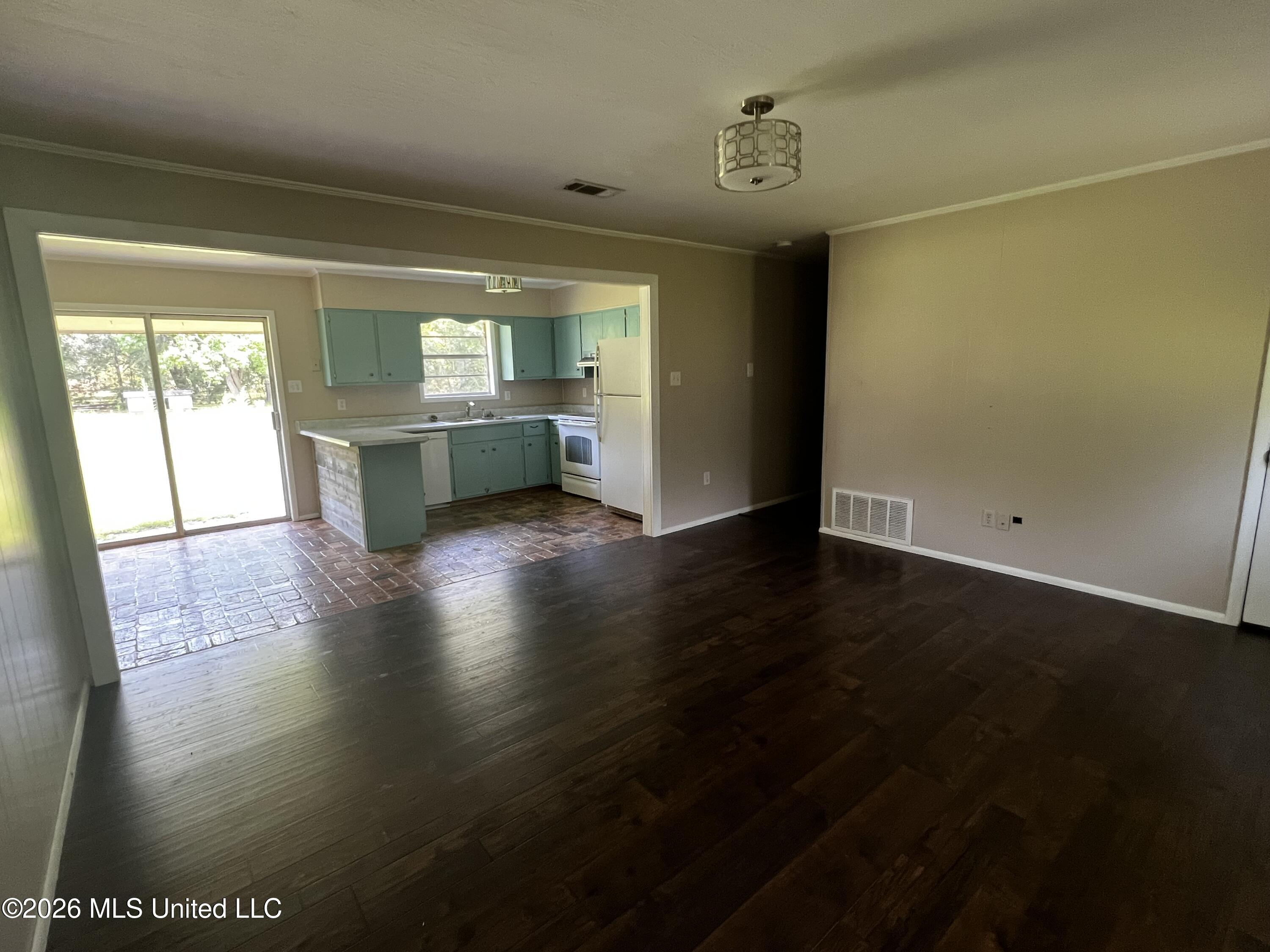6301 Cleo Drive Moss Point, MS 39562 - Photo 18 of 42 IMG_2811