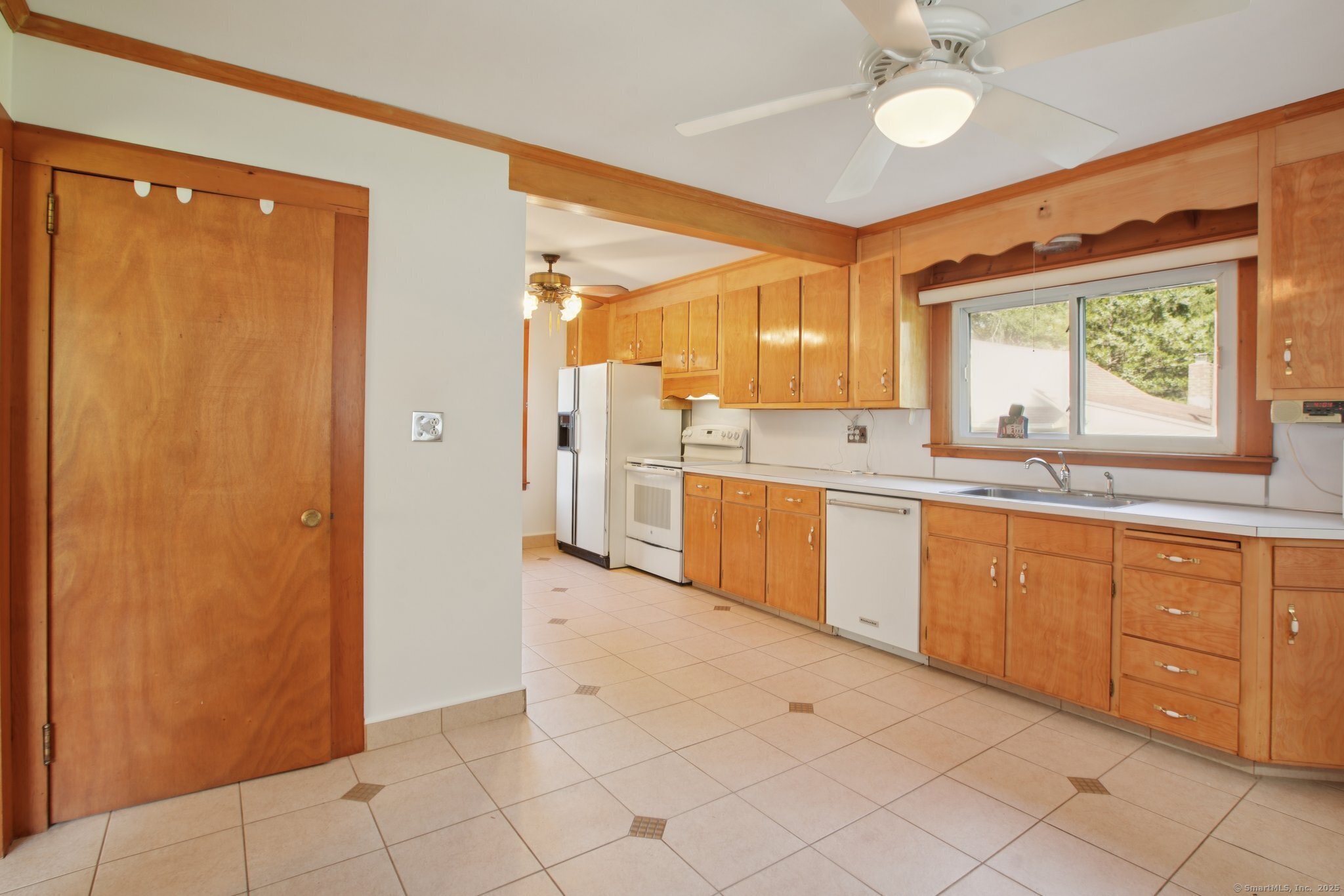 108 Woodland Avenue Bloomfield, CT 06002 - Photo 15 of 31