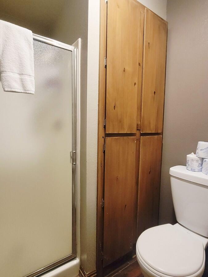 407 South Vasels Road, Unit 17 Brian Head, UT 84719 - Photo 21 of 49 Guest Bath2