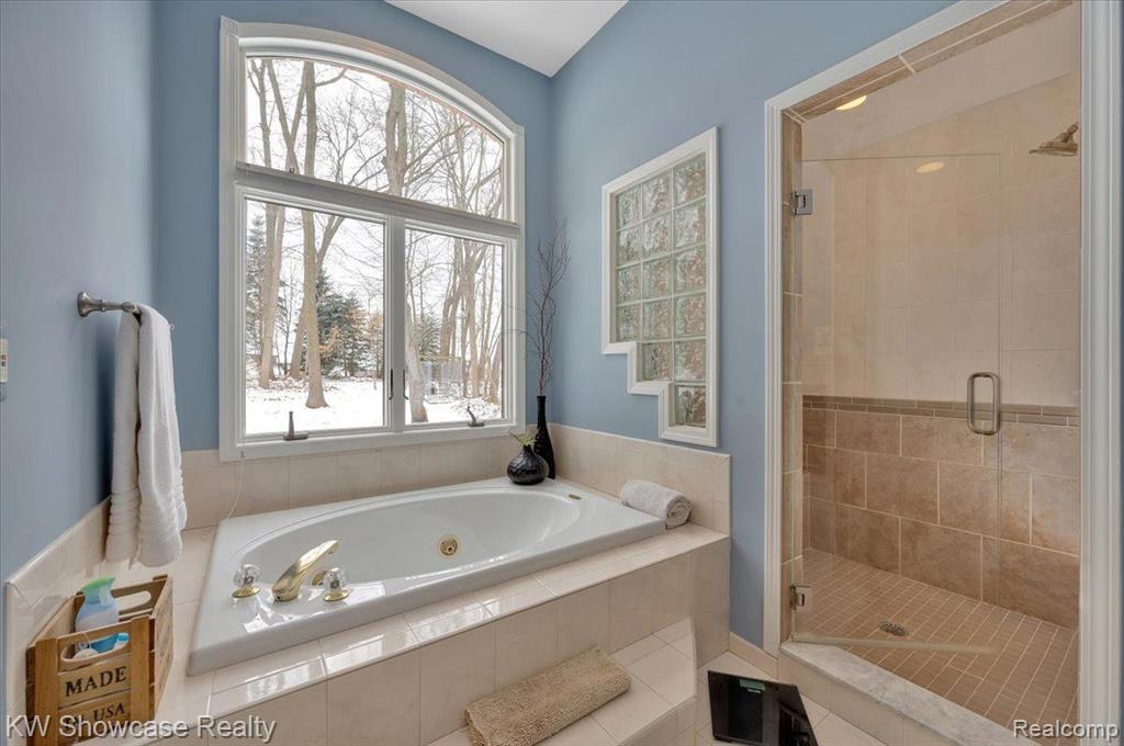 1405 Timber Ridge Court Milford, MI 48380 - Photo 9 of 42 Gallery Image 9
