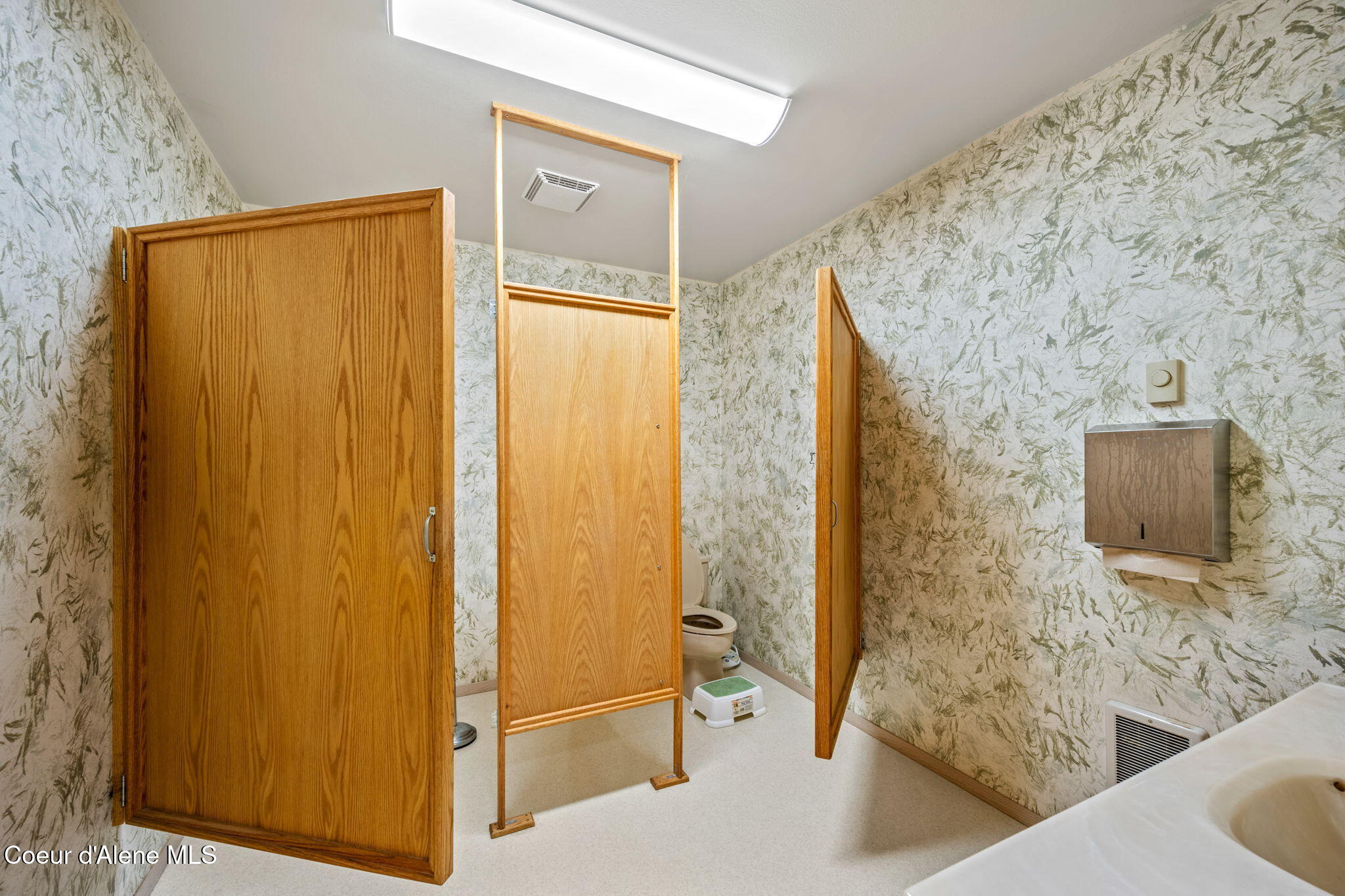 1024 Sagle Road Sagle, ID 83860 - Photo 10 of 16 29-web-or-mls-DSC_3907