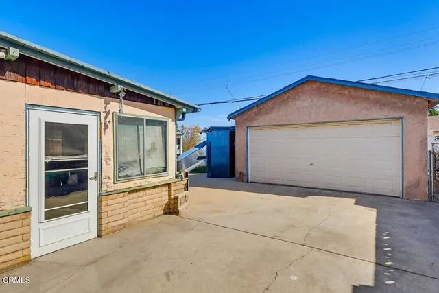 a view of an house with backyard space and balcony