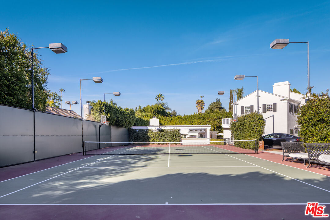 17503 Rancho Street Encino, CA 91316 - Photo 28 of 31