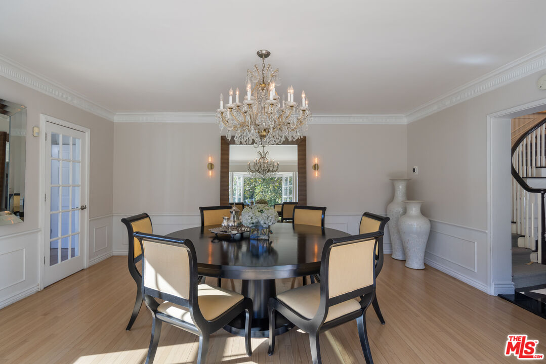 17503 Rancho Street Encino, CA 91316 - Photo 6 of 31