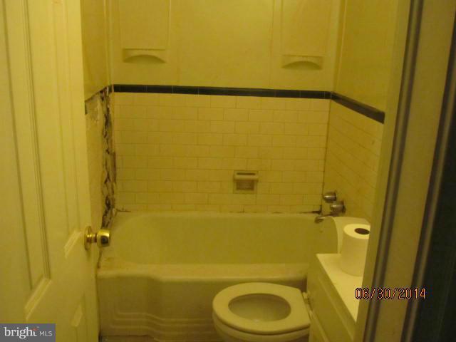 2910 Cornwall Road Baltimore, MD 21222 - Photo 3 of 9 Bath