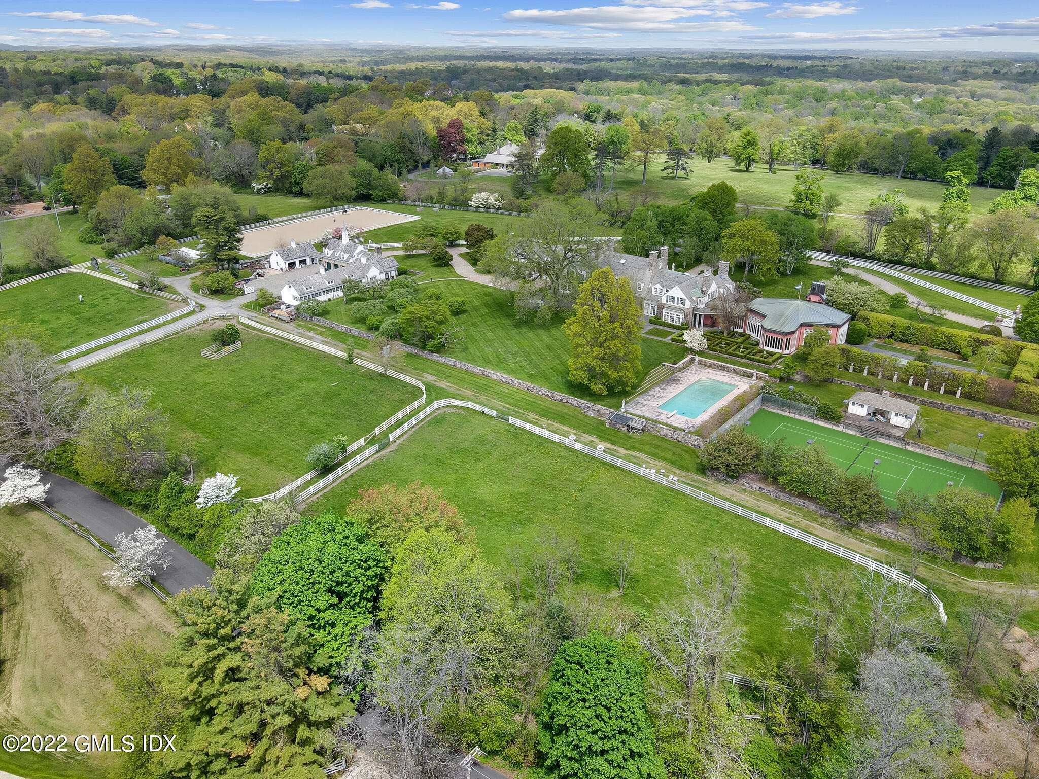 7 John Street Greenwich, CT 06831 - Photo 18 of 28 a view of a garden with a houses