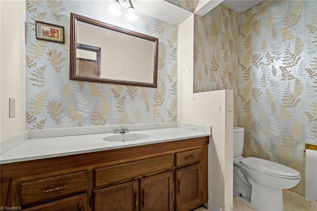 5718 Oak Tree Road Greensboro, NC 27455 - Photo 23 of 40