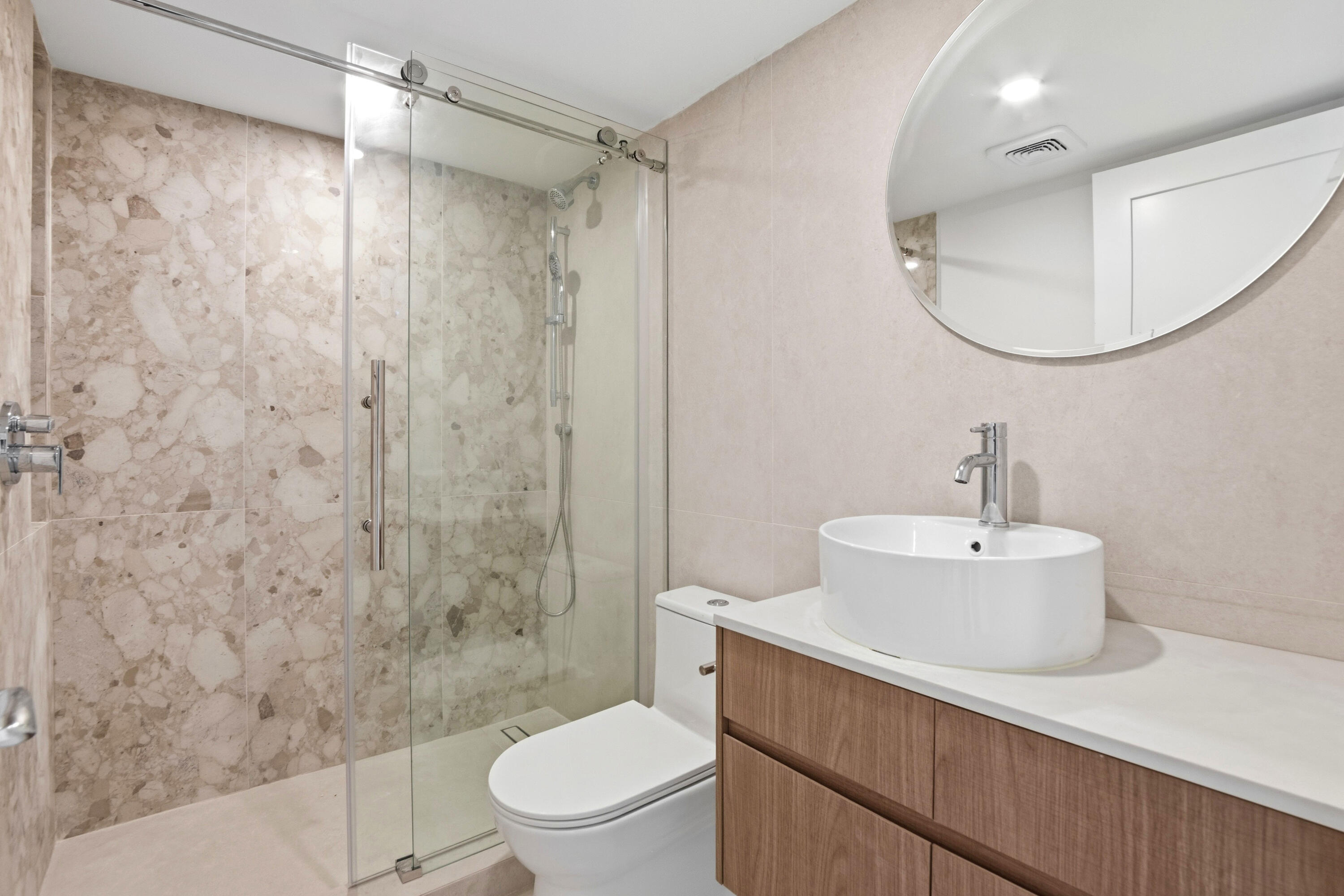 1023 Guildford East, Unit B Boca Raton, FL 33434 - Photo 8 of 12 1023 Guildford B_004