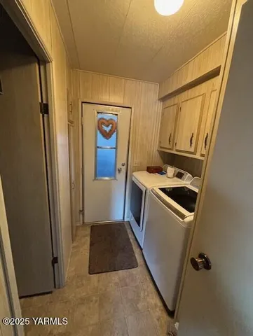 a view of parking area