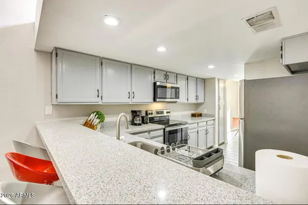 $2,800 | 14236 North 23rd Street, Phoenix, AZ 85022