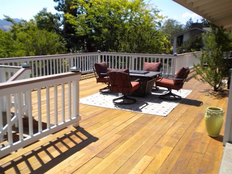 83 South Foothill Road Medford, OR 97504 - Photo 11 of 35 Great sitting area to take in the mounta