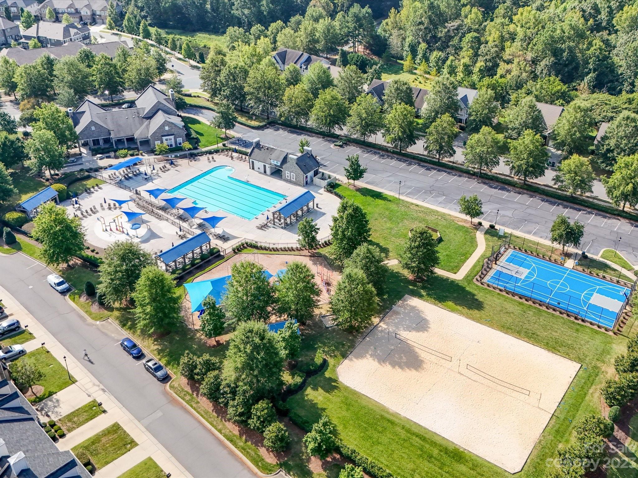 10102 Trailmoor Road Charlotte, NC 28278 - Photo 42 of 44 an aerial view of a house with a garden