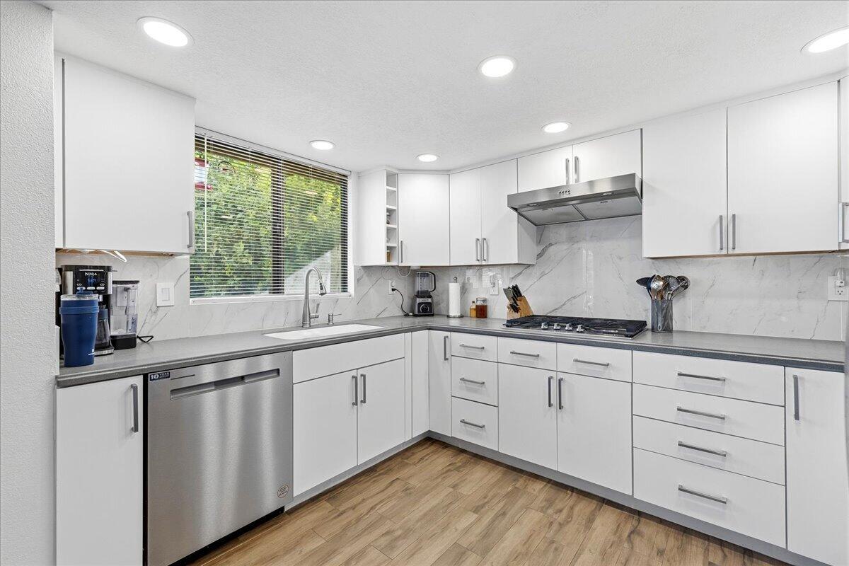 68355 Espada Road Cathedral City, CA 92234 - Photo 13 of 34 18-Kitchen