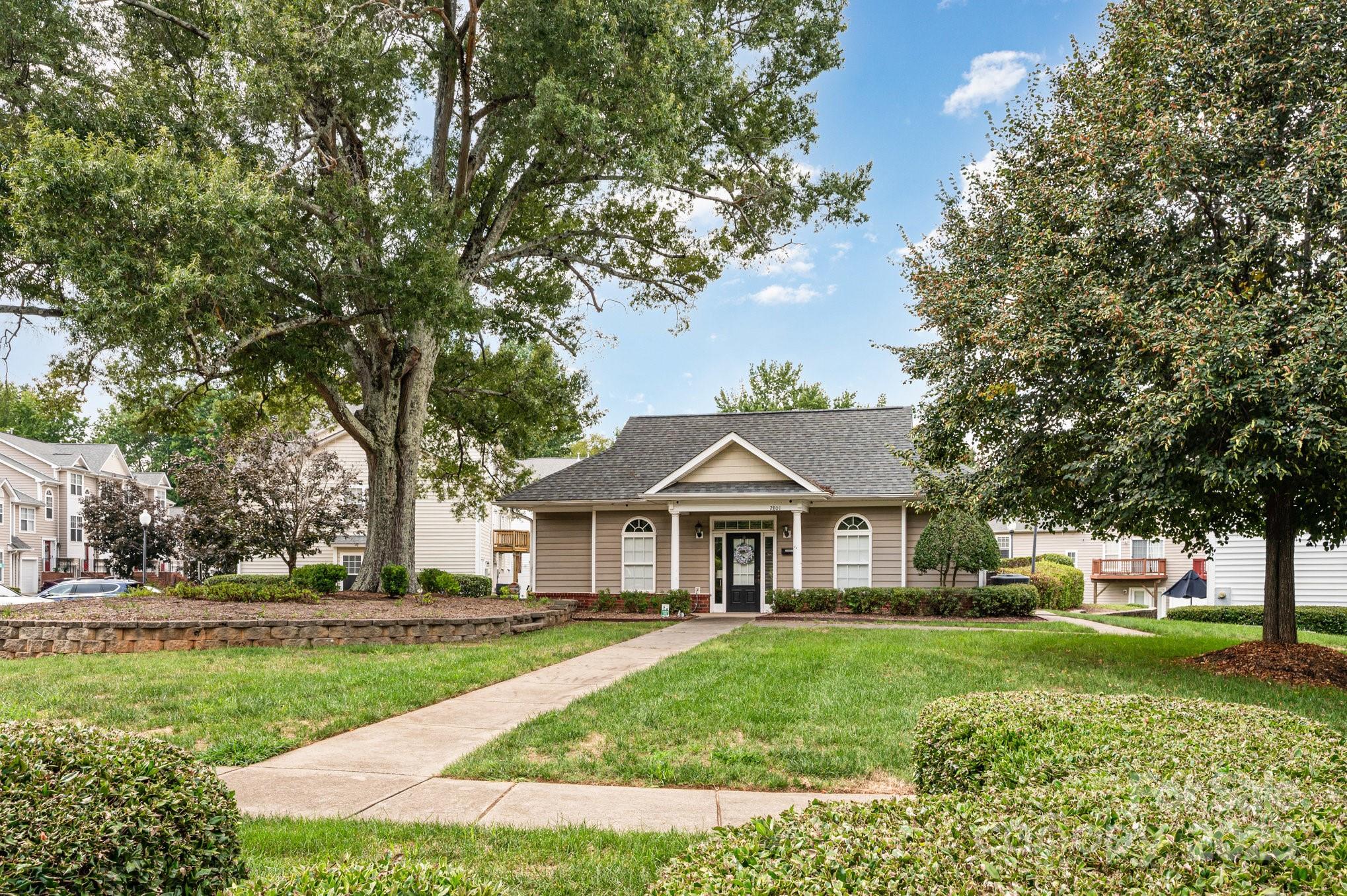 2833 Avalon Loop Road Charlotte, NC 28269 - Photo 29 of 32 Gallery Image 29