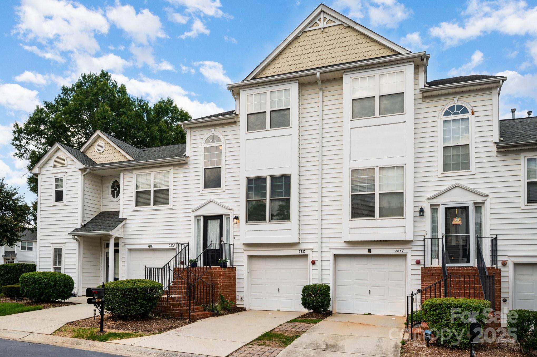 2833 Avalon Loop Road Charlotte, NC 28269 - Photo 3 of 32 Gallery Image 3