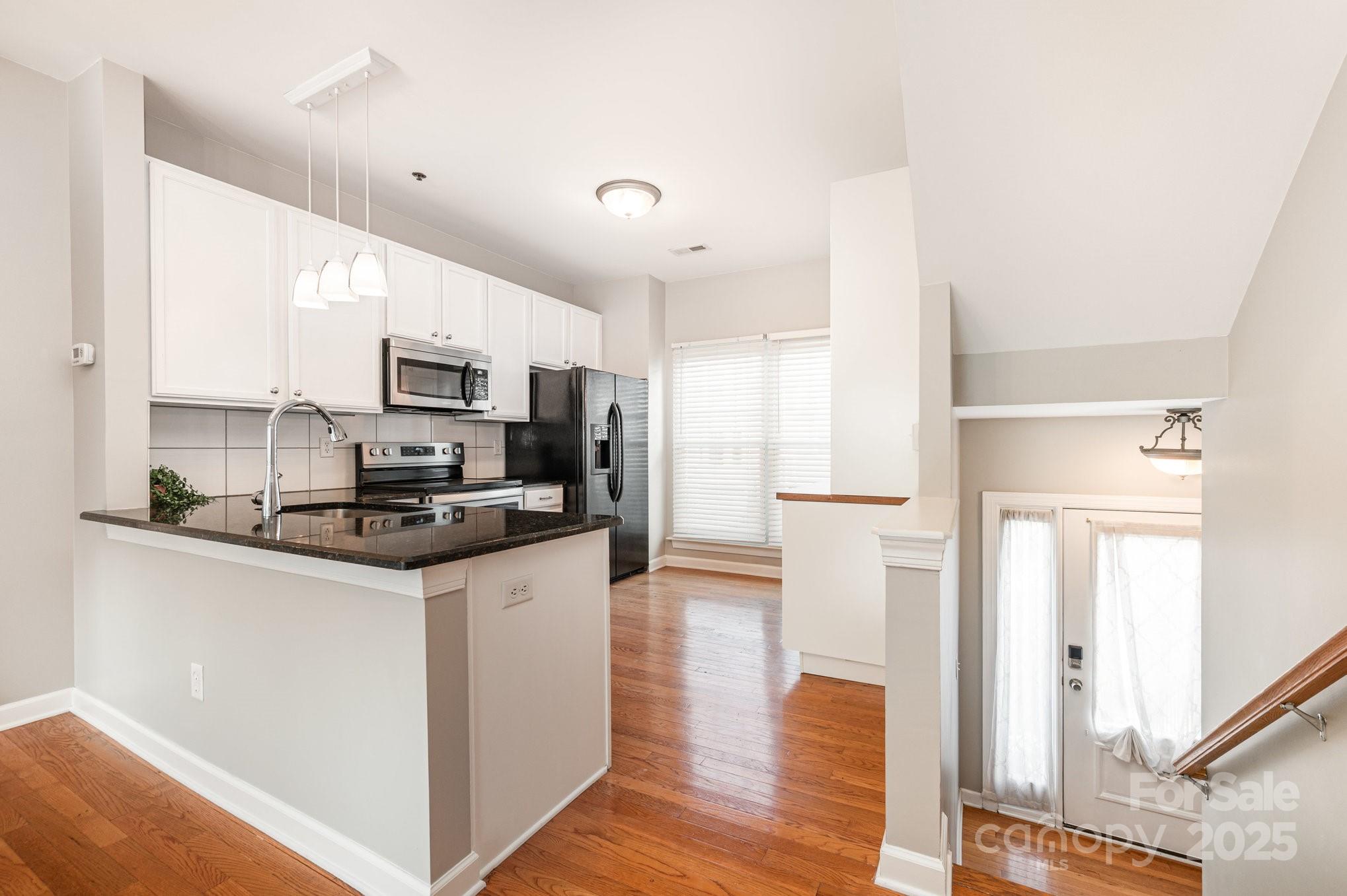 2833 Avalon Loop Road Charlotte, NC 28269 - Photo 5 of 32 Gallery Image 5