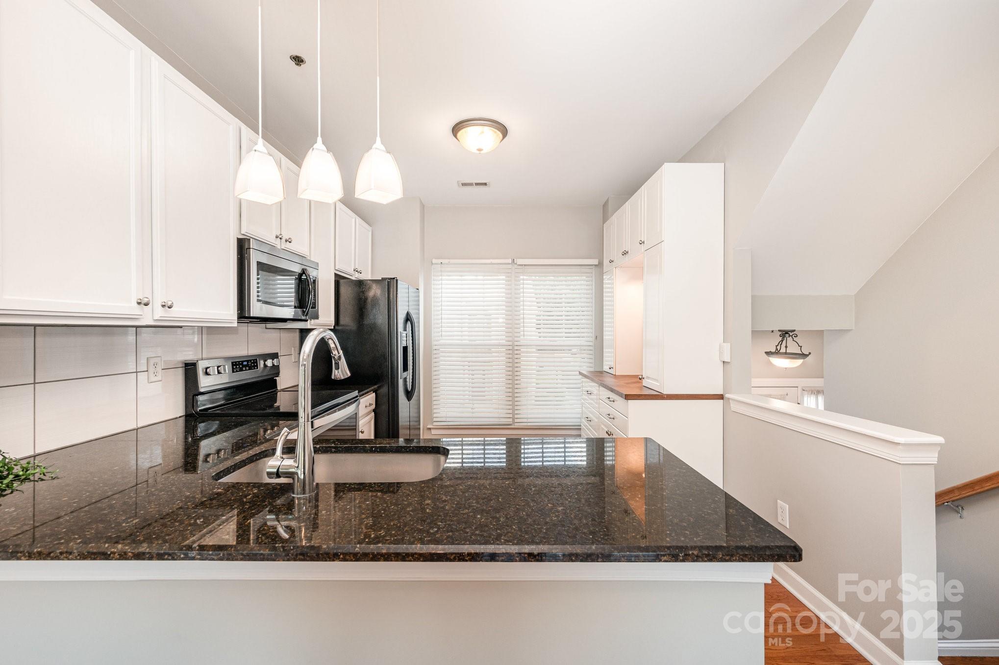 2833 Avalon Loop Road Charlotte, NC 28269 - Photo 6 of 32 Gallery Image 6